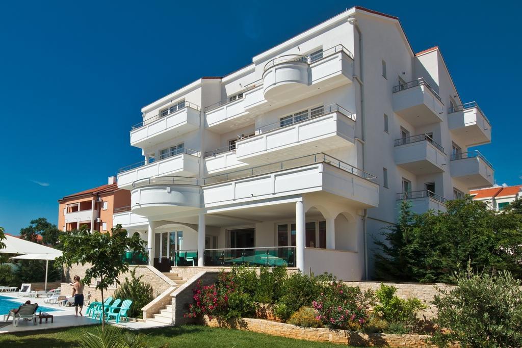 House Novalia Hotel Novalja Exterior photo